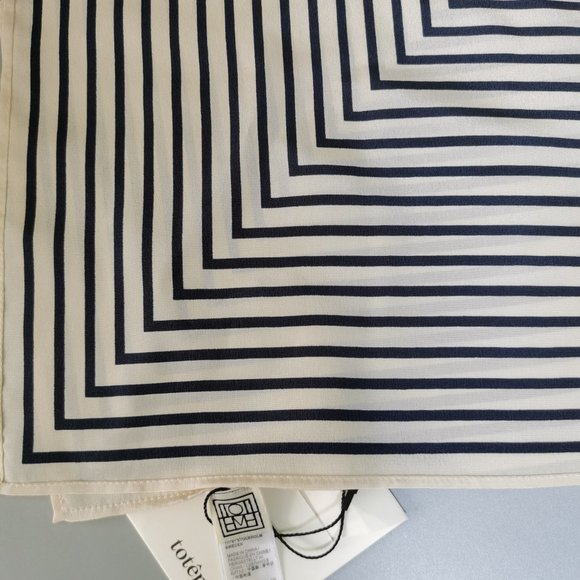 Toteme Square Silk Scarf - Picture 4 of 8